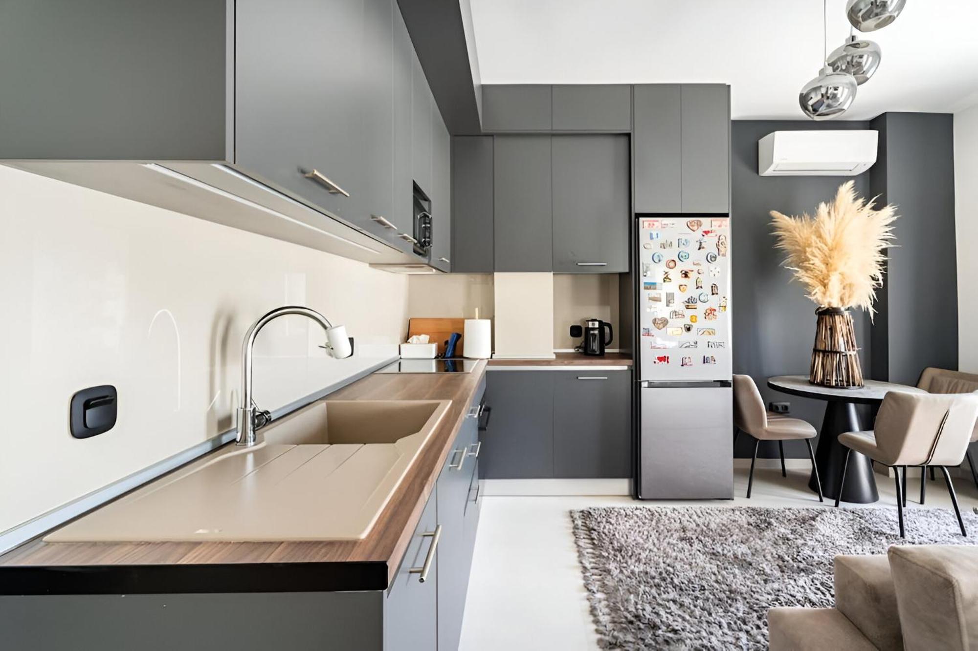Elegant, Modern & Spacious Apartment In Thessaloniki With Balcony Exterior foto
